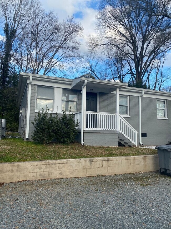 Building Photo - 2Bed/1Ba Duplex close to Downtown Concord ... Rental