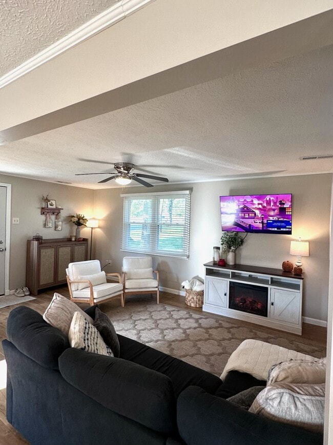 Photo - 107 Lakelawn Dr