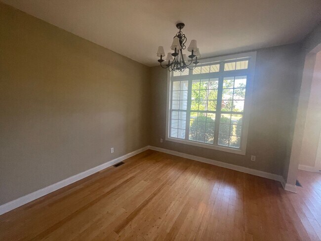 Photo - 106 Ravenswood Rd