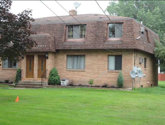 Building Photo - 169 Jefferson Ave Unit #2