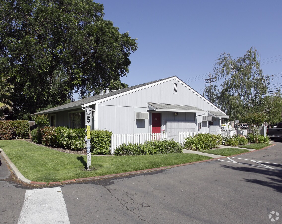 Photo - Lance Apartments