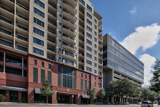Building Photo - 121 N Monroe St Unit 1205 Rental