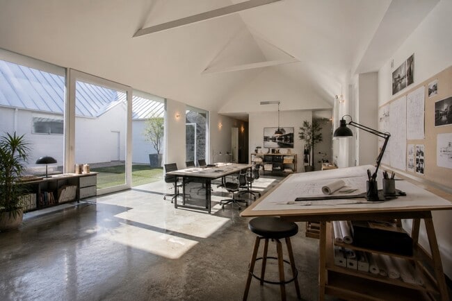 Photo - 233 W 25th St