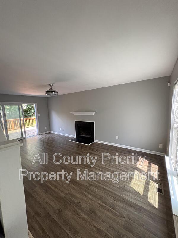 Photo - 4220 Loch Harbour Ln