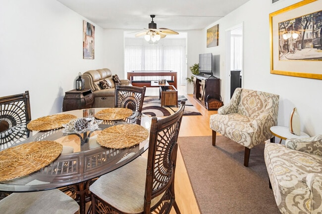 Photo - 6650 Royal Palm Blvd Unidad 104c