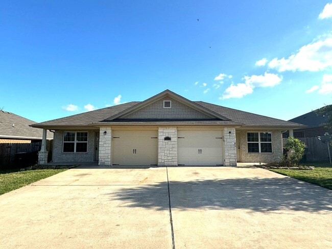 Building Photo - 523 Kacie Dr Rental