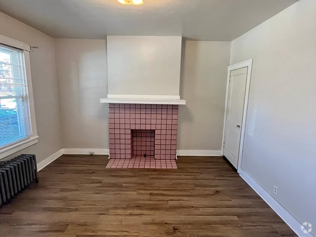 Building Photo - 2116 Bedford Ave Unit 1 Rental
