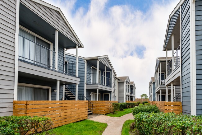 Building Photo - Westbury Crossings Rental
