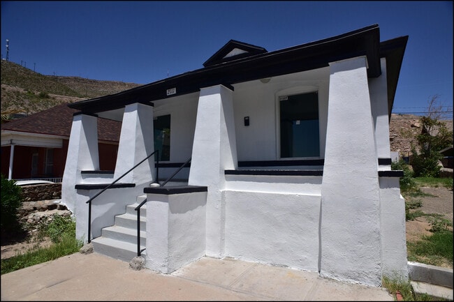 Photo - 2111 Portland Ave Unit 2