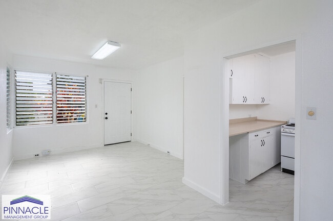 Building Photo - 1115-C Hassinger St #2 Unit 2