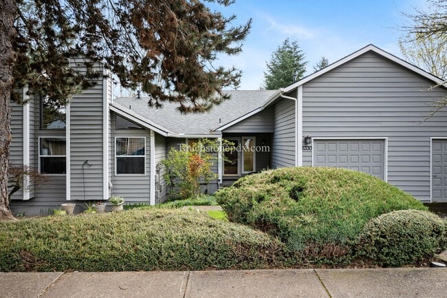 Photo - Sign Now SPECIAL & Move in by 06/15 to Receive 2 WEEKS FREE!!! Charming Beaverton Home w/Art Stud...