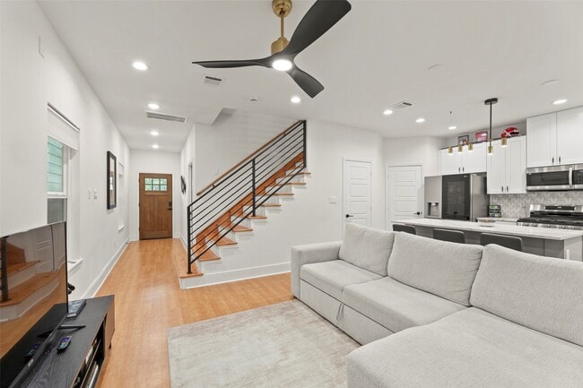 Photo - 3634 Dreyfus St