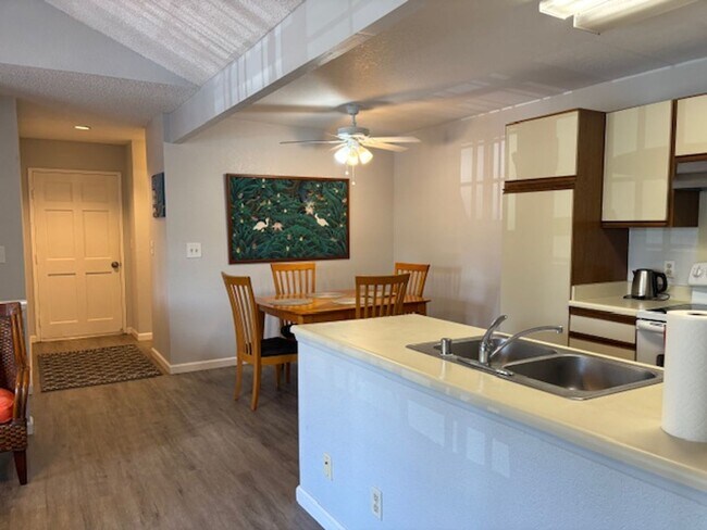 Photo - Fully Furnished Two Bedroom / Two Bath Wai... Unidad 305