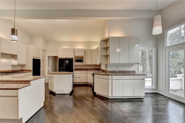 Photo - 4900 Northland Dr NE