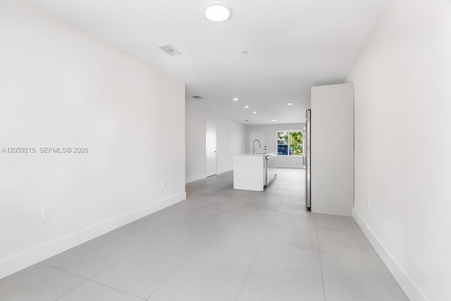 Photo - 2505 NE 193rd St Unidad 4108