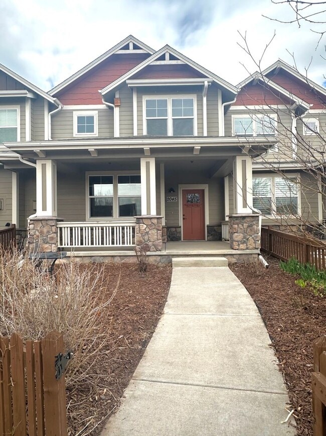 Building Photo - Bucking Horse Townhome