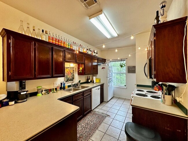 Photo - 4/4 Duplex Near Baylor!