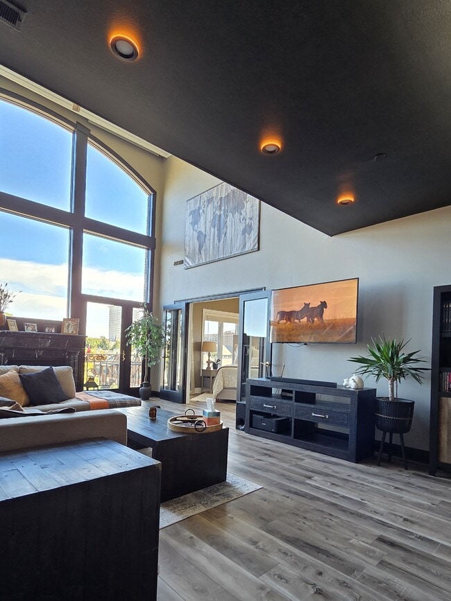 Photo - 1515 N Van Buren St Unit 510