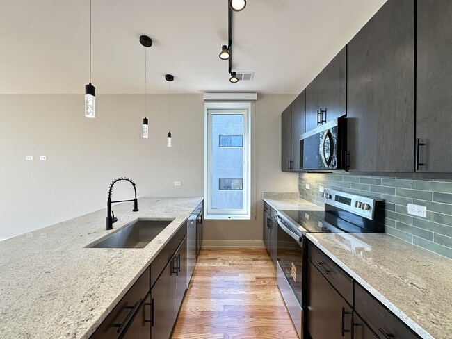 Photo - 2100 W 18th Pl Unit 204