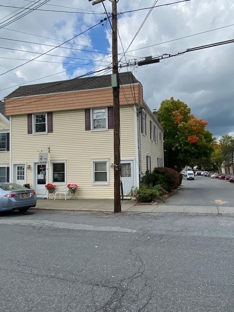 Building Photo - 11 Washington Ave Unit 3