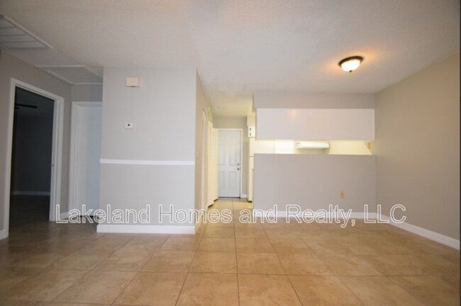 Photo - 885 School House Rd