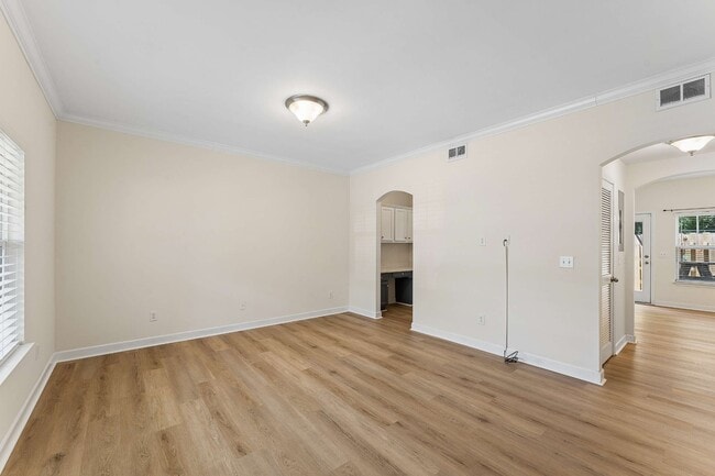 Photo - 553 Rosedale Ave