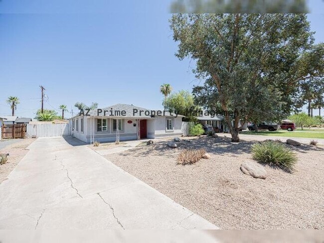 Building Photo - 1332 E Whitton Ave