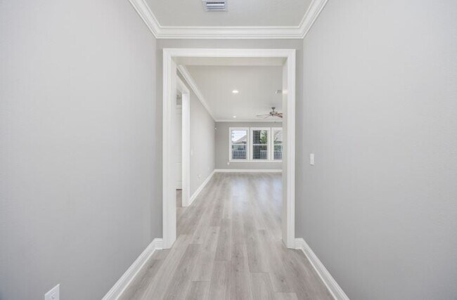 Photo - 77 Perimeter Pl