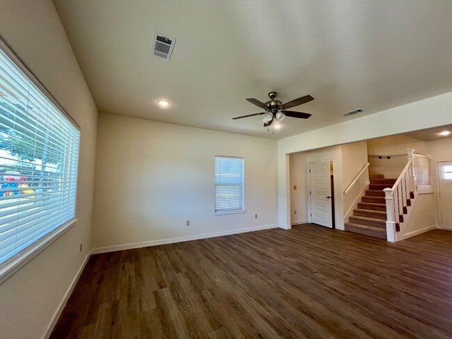 Photo - 5122 Bonnell Ave
