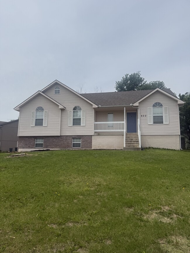 Building Photo - 822 SW Montana Ridge Dr