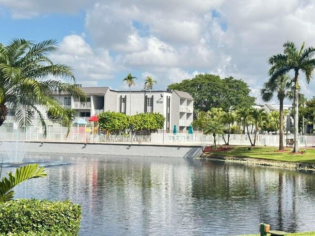 Building Photo - 5201 Geneva Ct Unit 113