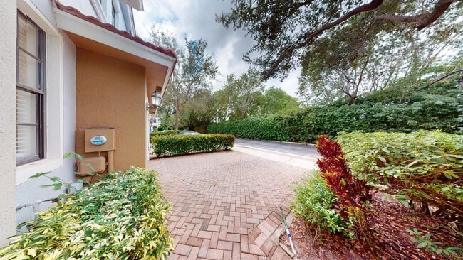 Photo - 235 Chrystie Cir