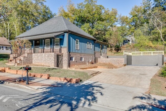 Photo - 4615 S Lee St