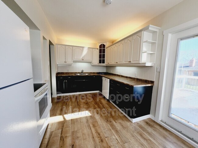 Photo - 12925-12117 117 St NW