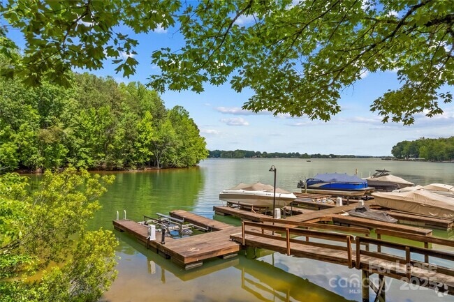 Building Photo - 4522 Long Cove Dr Rental
