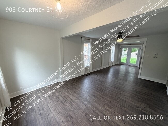 Photo - 908 Courtney St NW