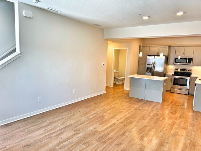 Photo - 327 NE Otter Dr