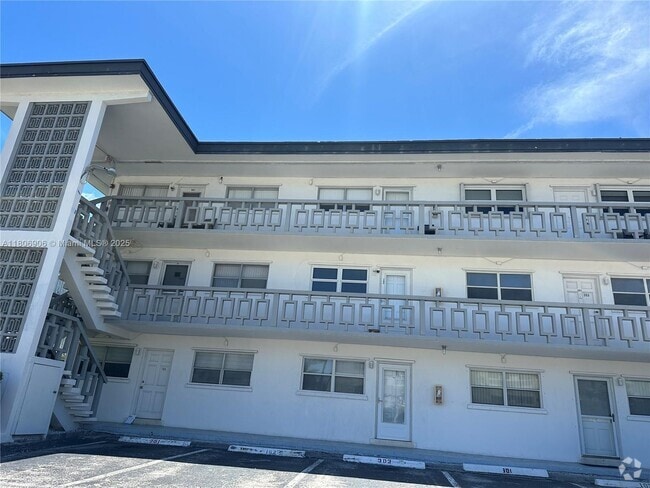 Building Photo - 467 Golden Isles Dr Unit 305 Rental