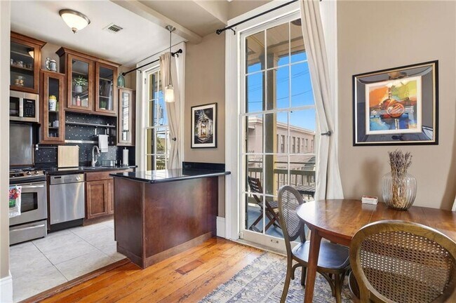 1520 St Mary St Unit E