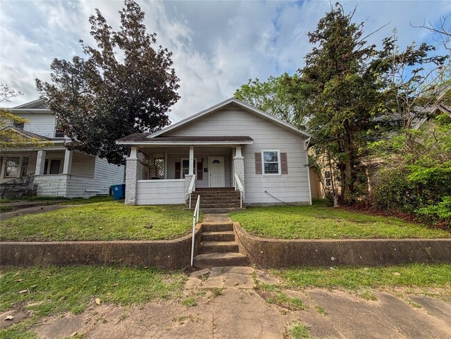 Photo - 114 E Hull St