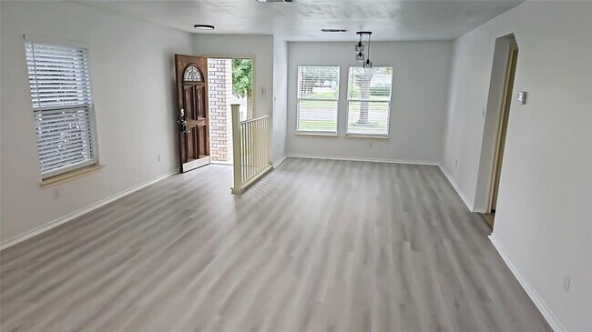 Photo - 2400 Byfield Dr