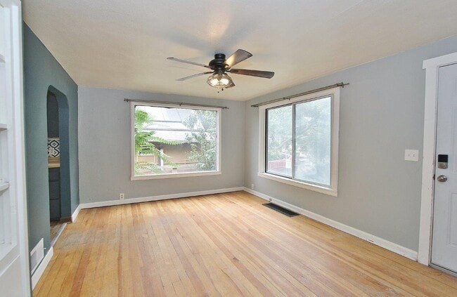 Photo - 209 E Montana Ave