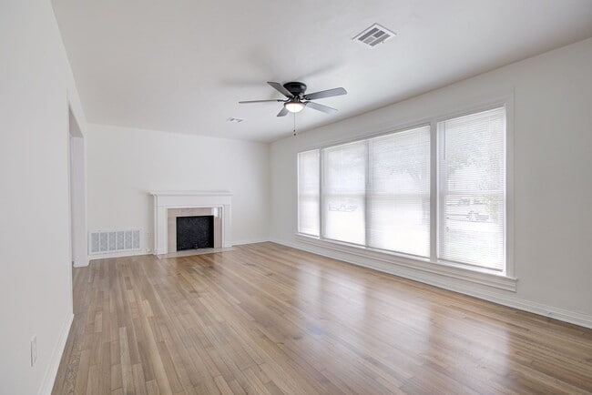 Photo - 821 NW 48th St