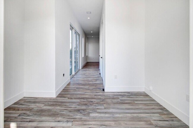 Photo - 2004 SW 15th Ave