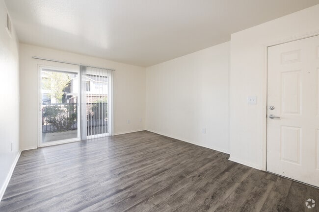 3BR, 2BA - 1,108SF - Living Room - Fountain Springs