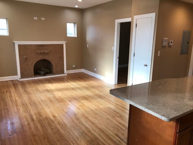 Photo - 3234 W Grace St Unit 2W