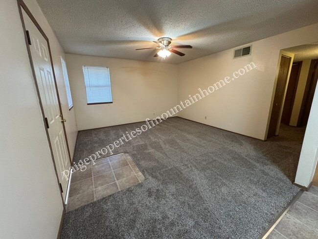 Building Photo - 316/318 Newton Ave Unit 318