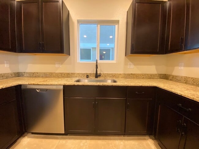 Building Photo - 4 BED 3 BATH Townhome, 1 LOFT, 2 GARAGES, GATED!