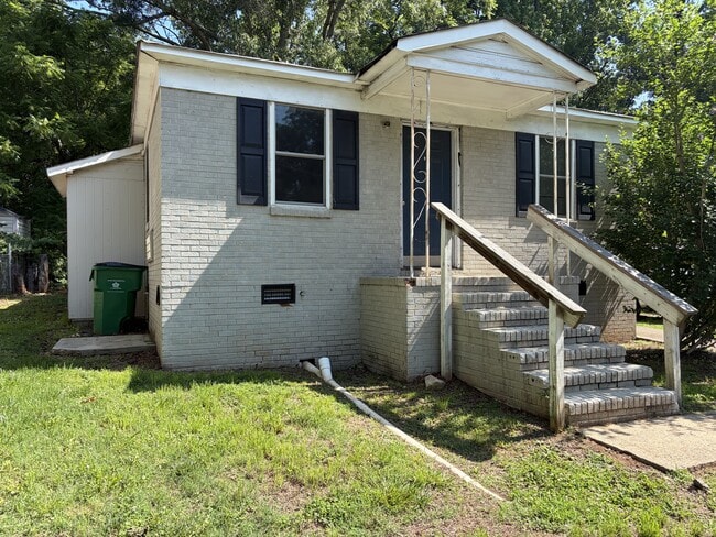 Photo - 932 Wainwright Ave