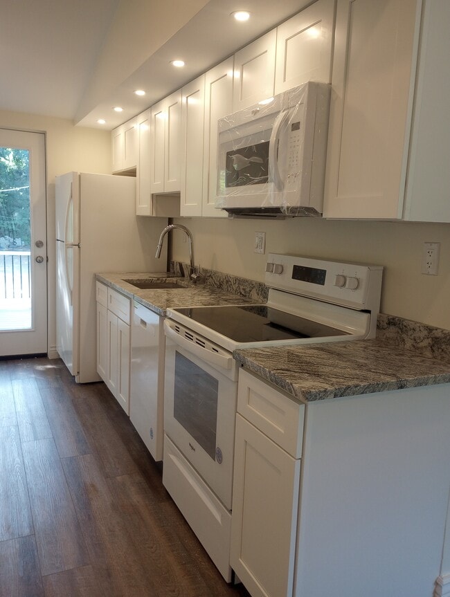 Photo - 380 W Rose Tree Rd